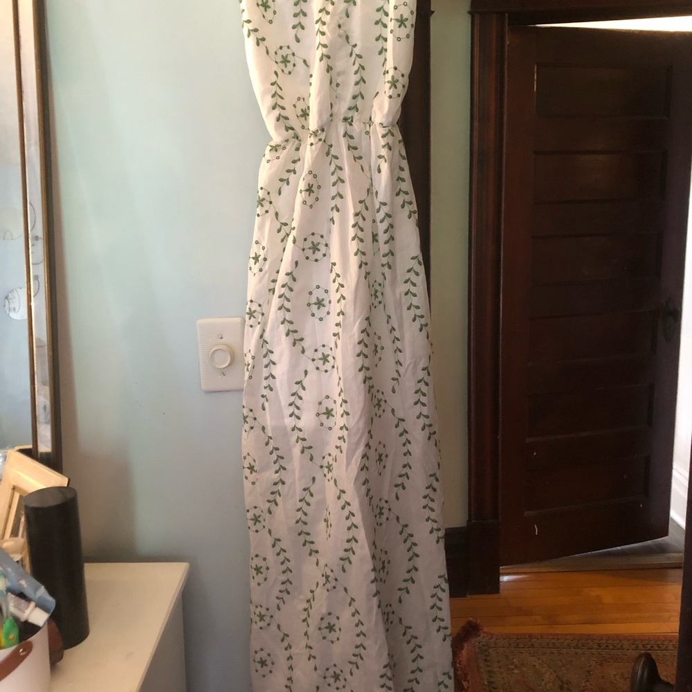New Day/target NWOT White V-Neck Dress with Green Vine Embroidery - Picture 4 of 6